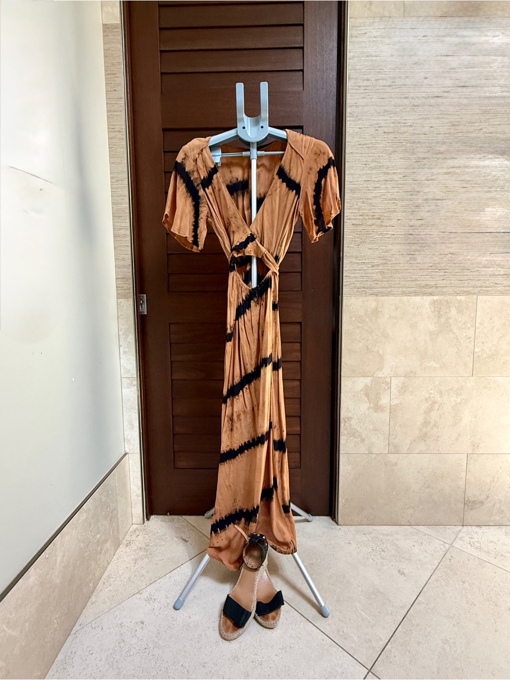 Knush Tie-Dye Cutout Maxi Dress Camel/Black Size Small